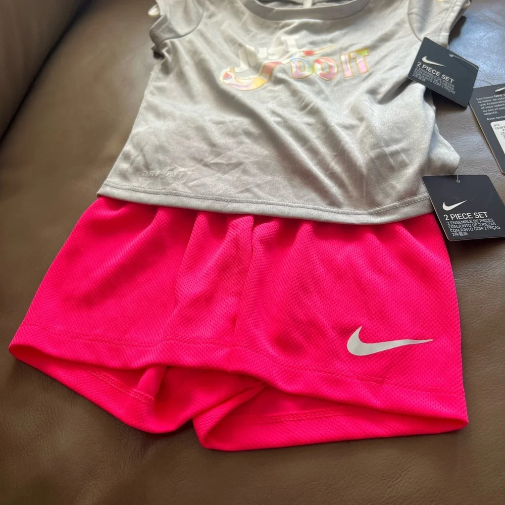Nike Infant/Toddler Girls' 2-Piece Dri-FIT Short Set 💕🩶 - Picture 5 of 14